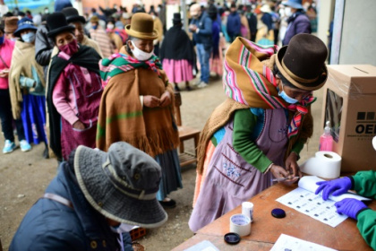 Bolivia electoral chief praises.jpg