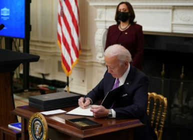 Biden orders masks, travel clampdown in new war on Covid.jpg
