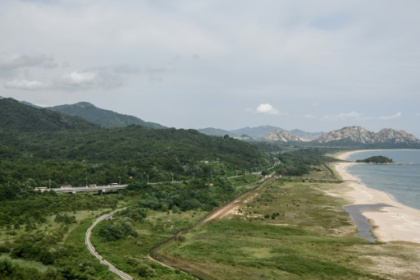 N. Korean defector undetected for hours after swimming to South.jpg