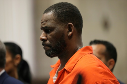 'Predator' R. Kelly groomed girls for decades, trial hears