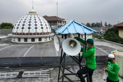 Indonesia tackles call to prayer volume backlash.jpg