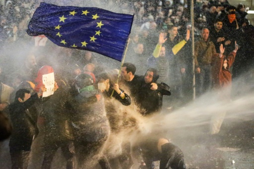 Clashes in Georgia over contentious 'foreign agents' law