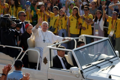 Pope winds up Portugal visit with big outdoor Mass.jpg