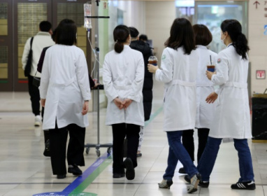 S. Korean government orders doctors back to hospitals.jpg