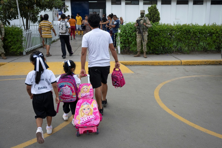 Peruvian schoolkids living in fear of extortion gangs