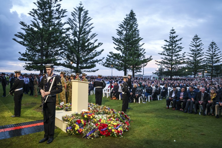 Crowds join Anzac Day services for Australia, New Zealand forces