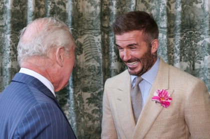Britain's King Charles III speaks with former England captain David Beckham at the Chelsea Flower Show in London in May 2025 - Toby Melville (AFP)