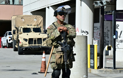 The fatigue-wearing guardsmen have been tasked with protecting federal property in Los Angeles - Frederic J. BROWN (AFP)