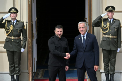 Canadian Prime Minister Mark Carney visited Kyiv on the Independence Day - Sergei SUPINSKY (AFP)