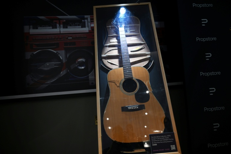 Oasis guitars among music memorabilia worth £3 mn at UK auction