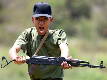A member of the Bolivarian National Militia participates in military training at Fuerte Tiuna in Caracas, Venezuela, on September 13, 2025 - Pedro MATTEY (AFP)