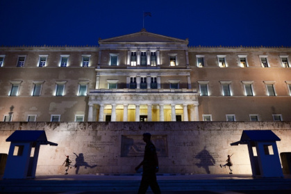 The bill on the reform, which has not yet been submitted to parliament, allows staff to work 13 hours a day for the same employer under exceptional circumstances, for extra pay - LOUISA GOULIAMAKI (AFP)