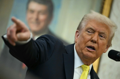 US President Donald Trump speaks during a press conference in the Oval Office of the White House in Washington, DC, on October 15, 2025. - ANDREW CABALLERO-REYNOLDS (AFP)
