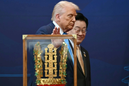 US President Donald Trump walks with South Korean President Lee Jae Myung during a ceremony where Trump is presented with a replica of a crown worn by the kings of Silla - ANDREW CABALLERO-REYNOLDS (AFP)