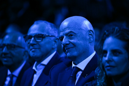 FIFA President Gianni Infantino (2R) listens as US President Donald Trump speaks at the America Business Forum in Miami, Florida - Brendan SMIALOWSKI (AFP)