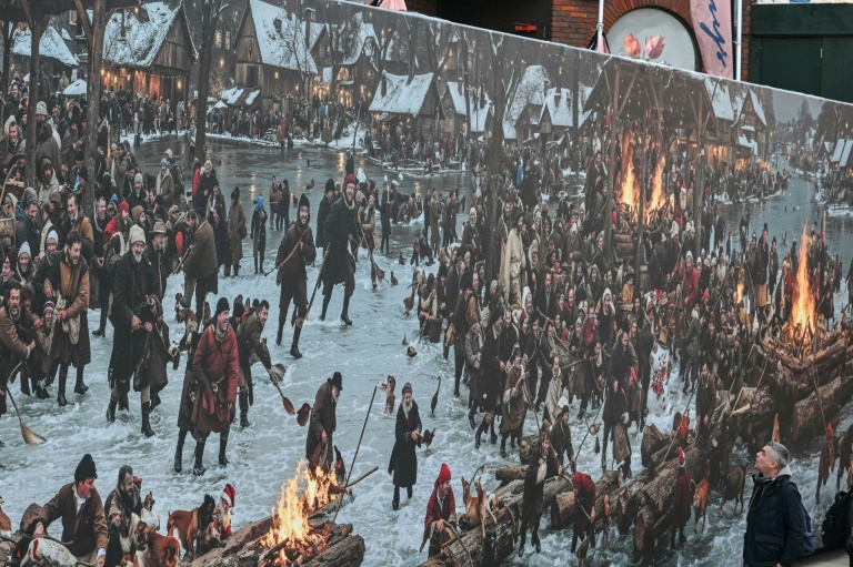 'Beggars belief': Londoners baffled by bizarre Christmas mural