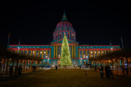 AFP__20251209__AA_09122025_2554201__v1__MidRes__SanFranciscoCityHallHolidayLightShow.jpg