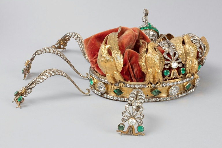 Empress's crown dropped in Louvre heist to be fully restored: museum