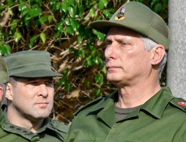 Cuban President Miguel Diaz-Canel (R) insists Cuba has the right to defend itself if attacked by the United States - Adalberto Roque (AFP)