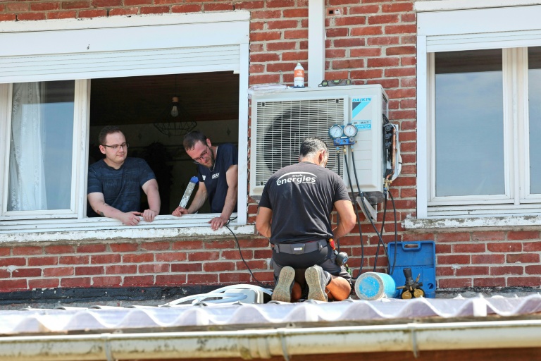 French scramble to find air conditioners before next heatwave