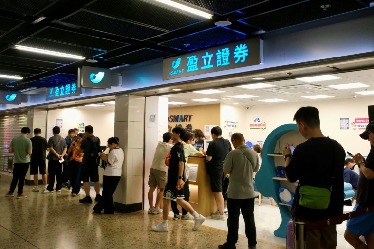 Chinese investors flock to Hong Kong as trading curbs tighten