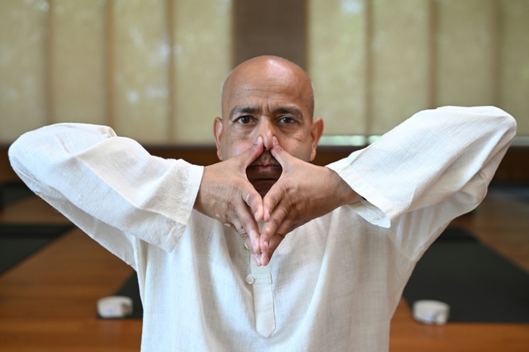 Indian guru urges broader view of yoga