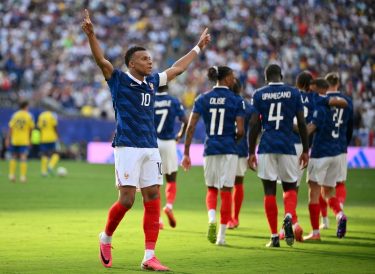 Mbappe dazzles as France march on at World Cup; Norway, Mexico advance