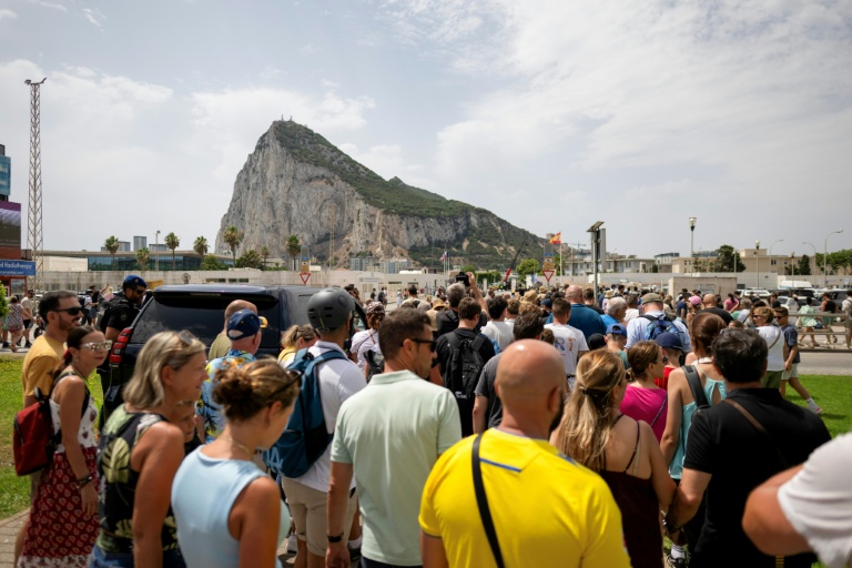 Crowds cross Gibraltar-Spain frontier as border controls vanish