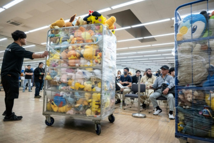 Foreign buyers wait for carts of stuffed toys to be put under the hammer at the Hamaya wholesale auction in Higashimatsuyama, Japan - Andrew CABALLERO-REYNOLDS (AFP)