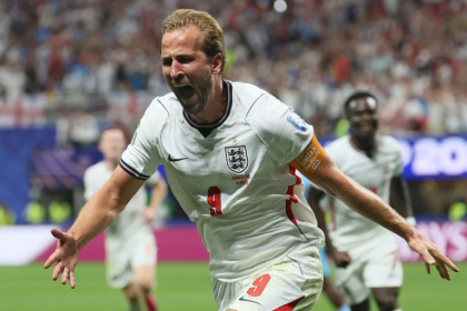 England's Harry Kane celebrates after scoring the winning goal in a 2-1 defeat of DR Congo - Odd ANDERSEN (AFP)