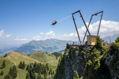 The giant swing catapults visitors over a gaping void - Fabrice COFFRINI (AFP)